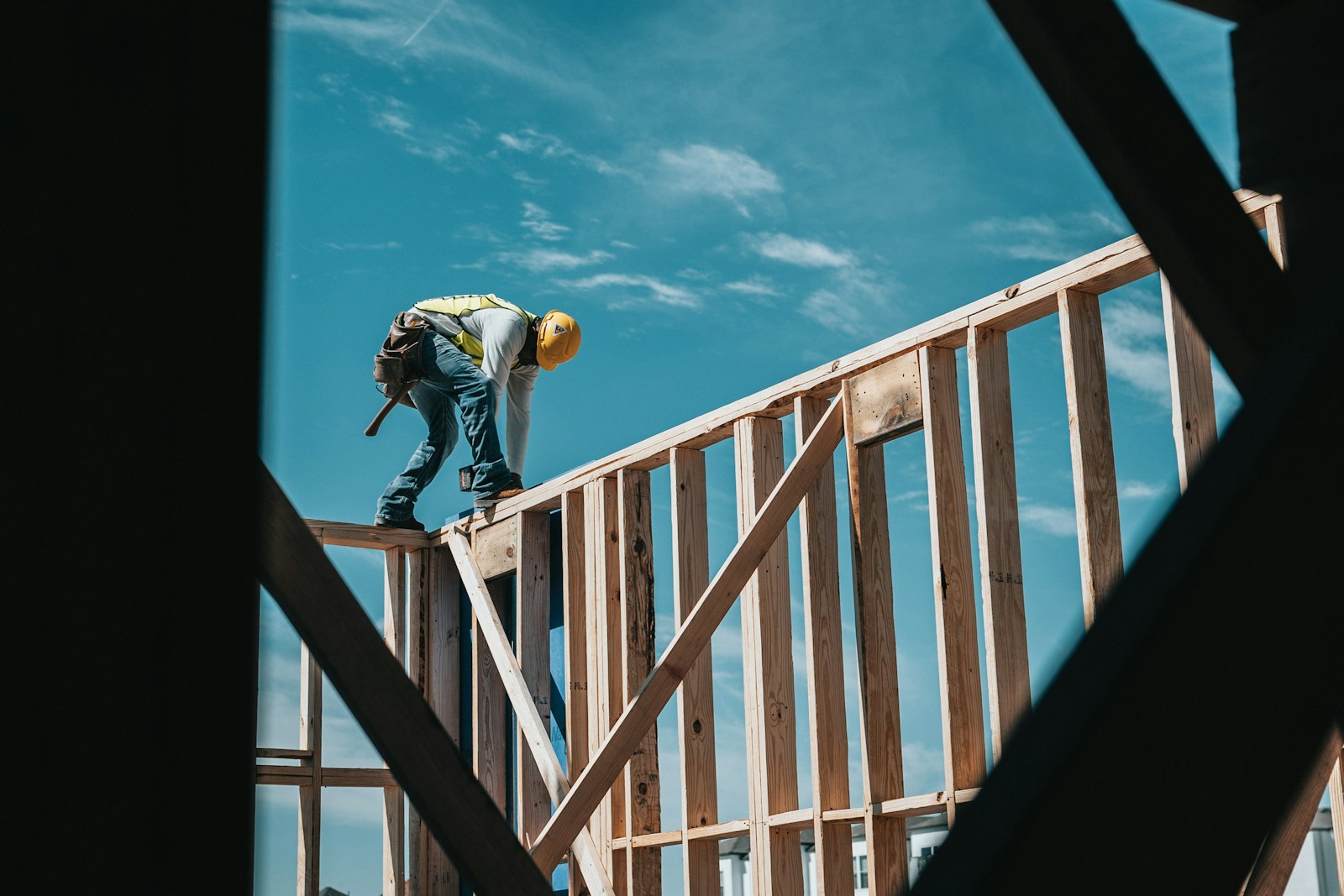 Do Contractors Need a Builder’s Risk Policy? 